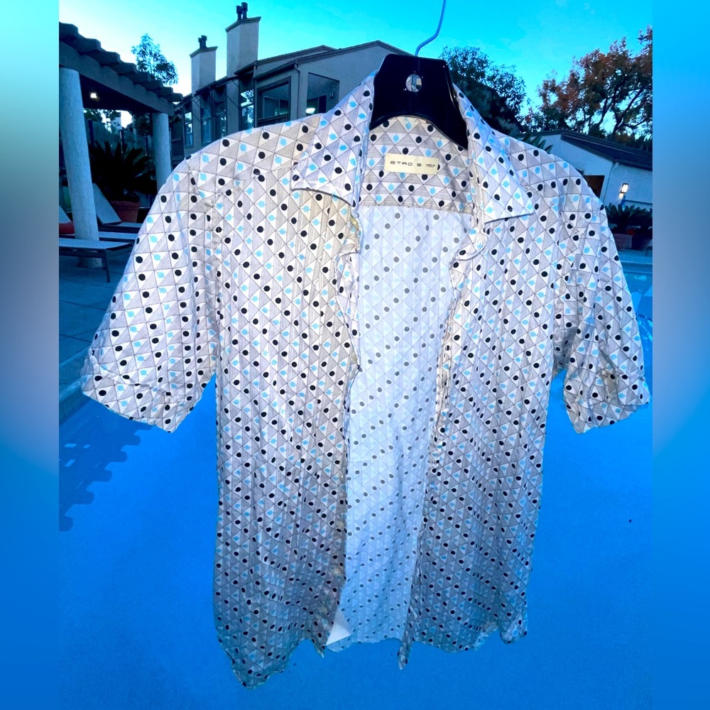 White Bottom down shirt 
Short sleeve 
Print dots